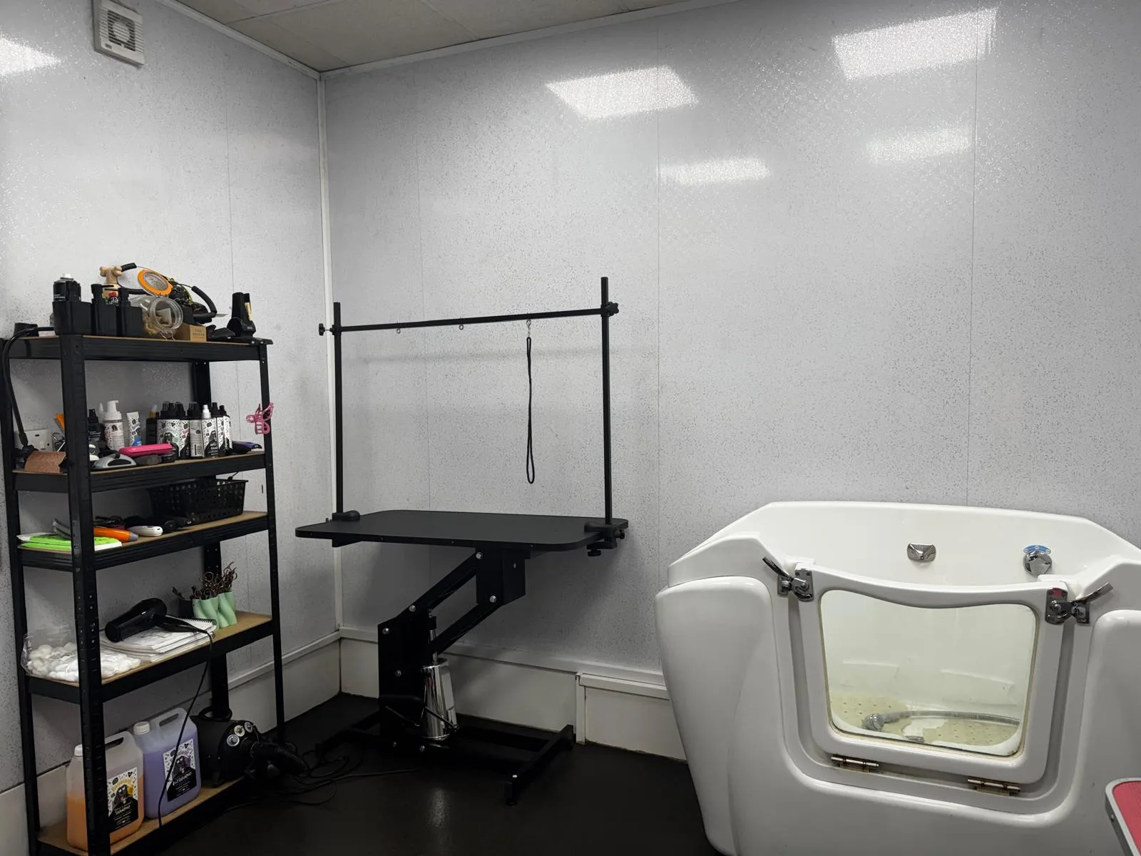 The grooming room at Woof Love & More, Grantham